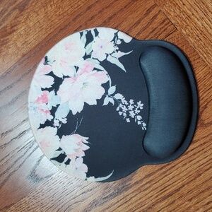 Ergonomic Mouse Pad Floral Pattern NWOT